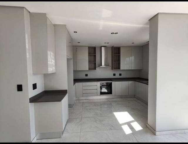 5 BEDROOM PROPERTY TO RENT IN HOUGHTON ESTATE